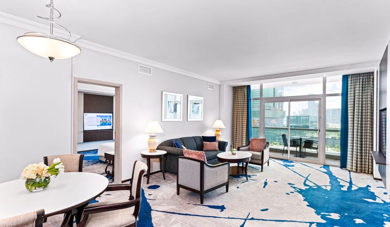 Sea view suite with balcony and lounge access - Living Room_001